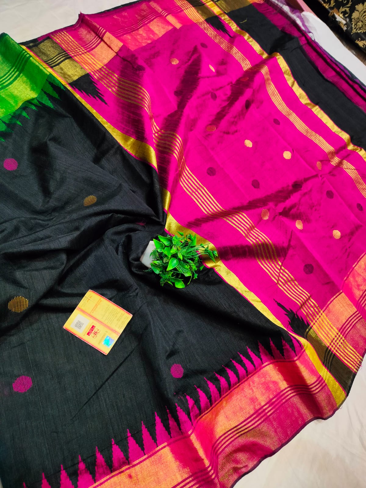 Pure handloom Raw Silk Temple(Ganga-Jamuna) Border Sarees